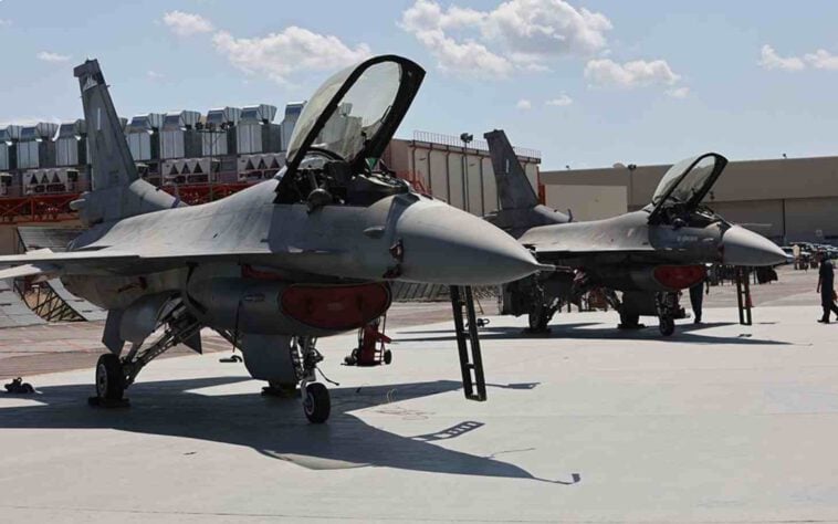 اليونان تستلم أولى مقاتلاتها من طراز إف-16 فايبر المحدثة محليًا