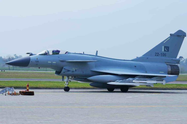 باكستان تتسلم أربع طائرات مقاتلة صينية أخرى من طراز J-10CP من الجيل 4.5+