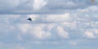 شاهد إسقاط طائرة مقاتلة روسية من طراز سوخوي سو-30 بصاروخ أرض-جو