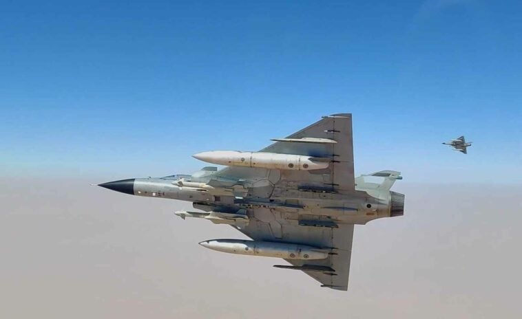 أحدث ظهور رسمي لمقاتلات ميراج 2000 المصرية مسلحة بقنابل الطارق الإماراتية