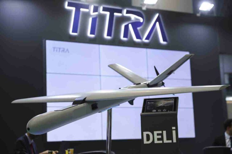 تركيا تطرح طائرة كاميكازي بدون طيار جديدة من طراز "ديلي Deli"