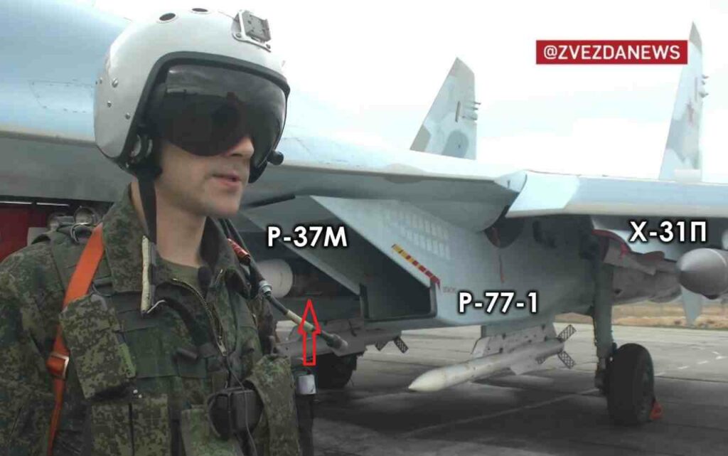 Su-35S مسلحة بصواريخ R-37M و R-77-1 و Kh-31P