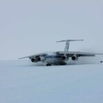 طائرة Il-76 الروسية تحقق أول هبوط في مطار أنتاركتيكا الجليدي