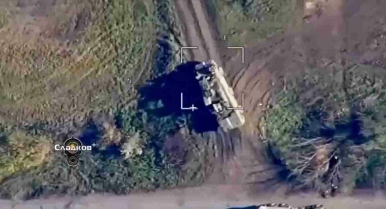 طائرة "زالا لانسيت" الانتحارية تدمر نظام دفاع جوي أوكراني من طراز أوسا مخفي في مستودع (فيديو)