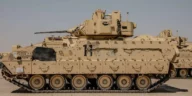 ستتفوق على المدرعات والدبابات الروسية؟ الولايات المتحدة تدرس إرسال مركبات "برادلي" M2A2 Bradley القتالية لدعم أوكرانيا