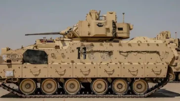 ستتفوق على المدرعات والدبابات الروسية؟ الولايات المتحدة تدرس إرسال مركبات "برادلي" M2A2 Bradley القتالية لدعم أوكرانيا