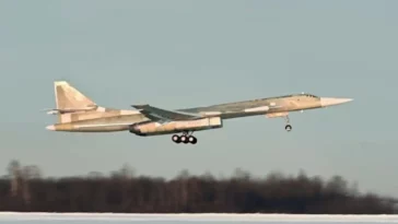 قاذفة الصواريخ الاستراتيجية المطورة من طراز Tu-160M تقوم بأول رحلة لها، إليكم ما يجعلها "خطيرة للغاية"