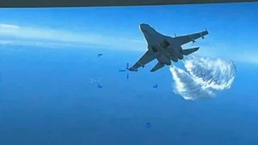 الولايات المتحدة تنشر مقطع فيديو لطائرة سو-27 الروسية أثناء إطلاقها الوقود على طائرتها المسيرة MQ-9
