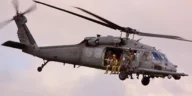تحطم طائرتان هليكوبتر من طراز بلاك هوك للجيش الأمريكي، حالة الطاقم غير معروفة