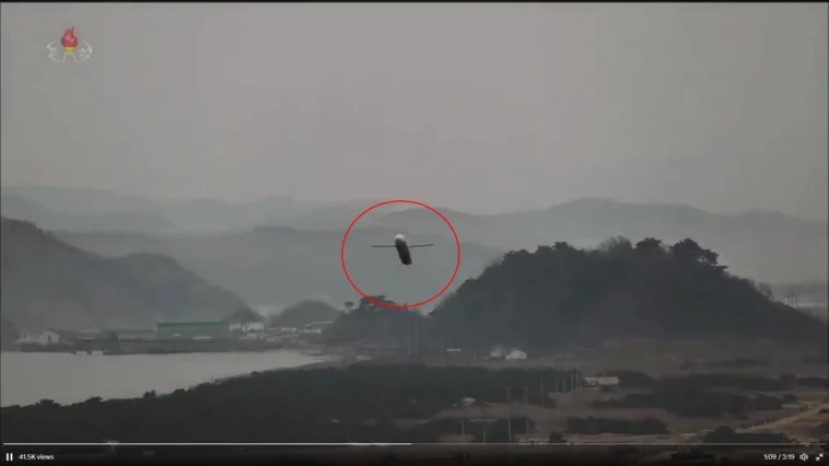 كوريا الشمالية تنشر لقطات مثيرة لتحليق صواريخ كروز الاستراتيجية بعيدة المدى على علو منخفض