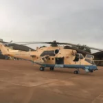 سقوط طائرة مروحية قتالية مالية من طراز Mi-35 روسية الصنع (فيديو)