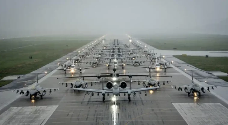 في استعراض كبير للقوة، سلاح الجو الأمريكي ينشر 36 مقاتلة من طراز F-16 و 12 طائرة هجومية من طراز A-10