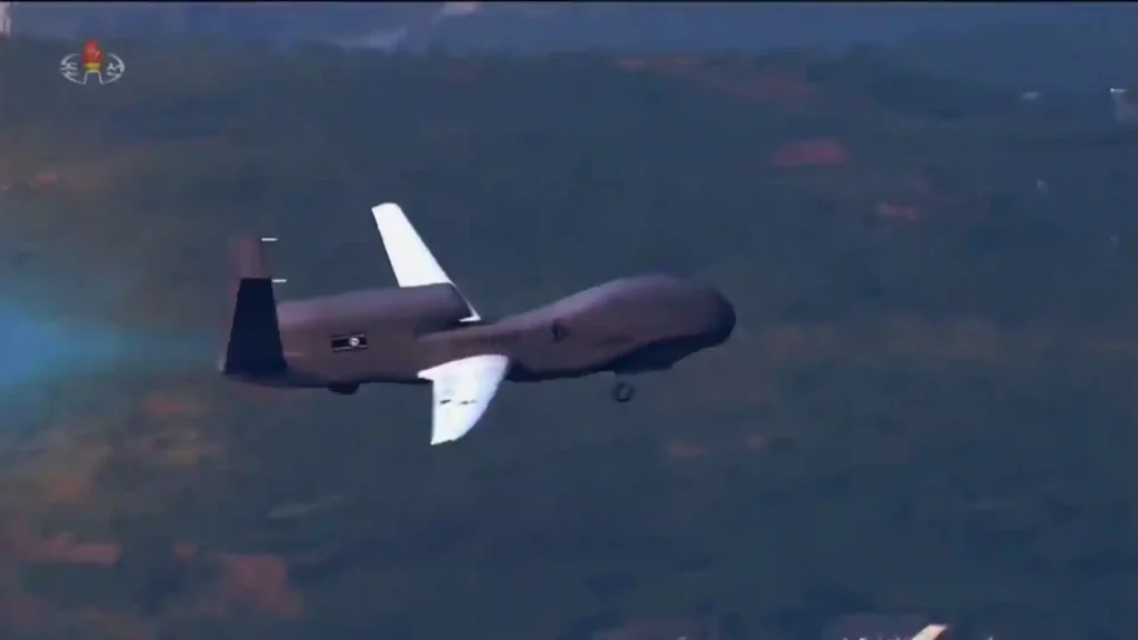 كوريا الشمالية تكشف النقاب عن طائرتين مسيرتين شبيهتين بطائرات MQ-9 Reaper و RQ-4B Global Hawk الأمريكية