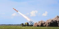 أوكرانيا تشن هجومًا ضخمًا بالطائرات المسيرة وصواريخ نبتون على مطار في شبه جزيرة القرم يضم مقاتلات سو-30 وسو-24 وأنظمة بانتسير