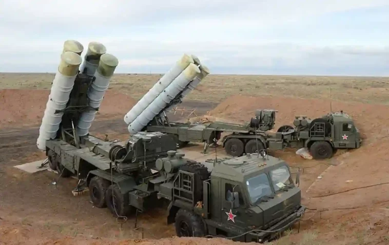 طائرات انتحارية أوكرانية تدمر نظام دفاع جوي من طراز إس-400 تريومف في روسيا (فيديو)