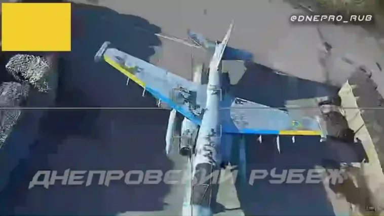 روسيا تدمر نموذجًا وهميًا للطائرة الأوكرانية سو-25