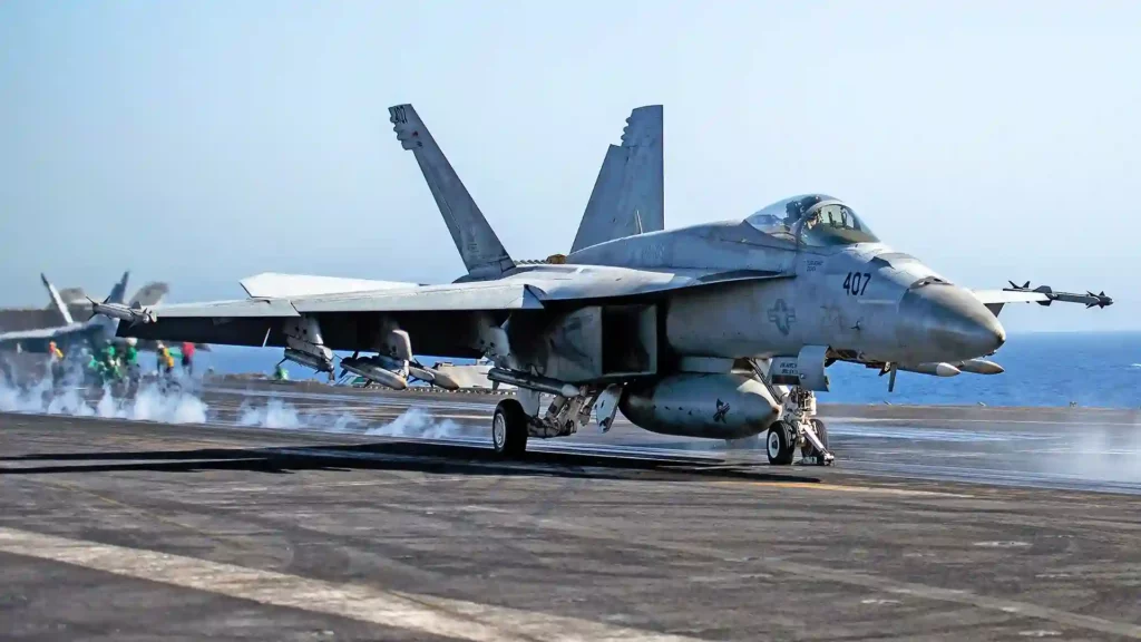 طائرة FA 18EF Super Hornet بتسعة صواريخ جو جو لمواجهة طائرات الحوثيين المسيّرة في البحر الأحمر 1