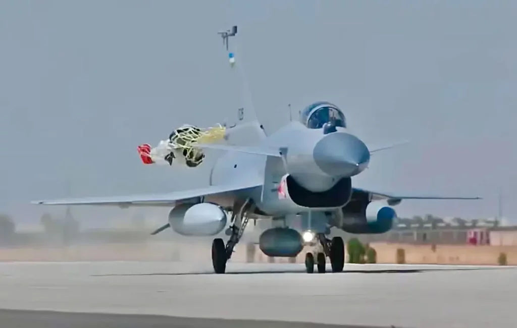 J-10CE الصينية تحصل على عميل جديد وتتفوق على Su-30SM الروسية J-10CE الصينية تحصل على عميل جديد وتتفوق على Su-30SM الروسية